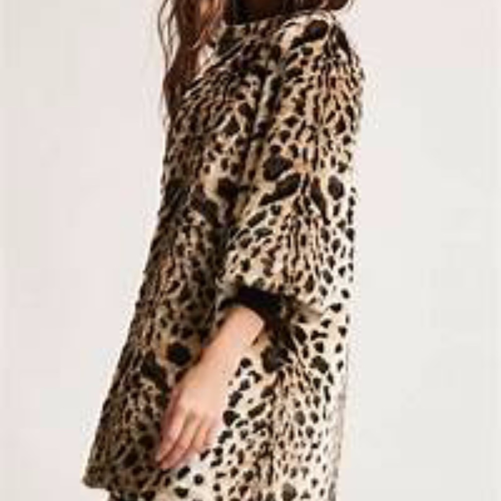 NWOT- FAUX FUR LEOPARD COAT